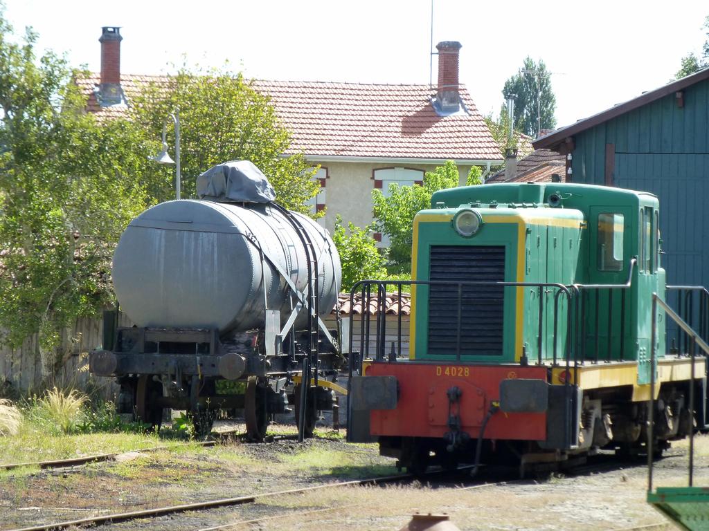 NEUF AUHAGEN 41708 Feldbahn Lokschuppen Avec station service pour locomotives à LüP 68 mm 