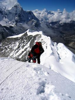 Alpiniste. Source : http://data.abuledu.org/URI/503a2c8c-alpiniste