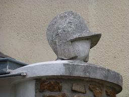 Angers, Petit gardien casqué. Source : http://data.abuledu.org/URI/562fdb9f-angers-petit-gardien-casque