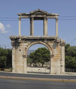 Arc d'Hadrien à Athènes. Source : http://data.abuledu.org/URI/54160536-arc-d-hadrien-a-athenes