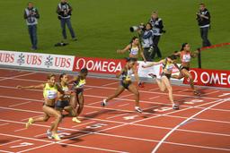 Arrivée d'un 100 mètres féminin à Zurich en 2007. Source : http://data.abuledu.org/URI/54737222-arrivee-d-un-100-metres-feminin-a-zurich-en-2007