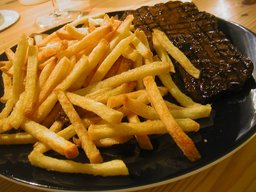 Assiette de steak frites. Source : http://data.abuledu.org/URI/502c1580-assiette-de-steak-frites