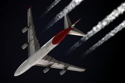 Avion Boeing 747-400 vu de dessous. Source : http://data.abuledu.org/URI/47f5f8b3-avion-boeing-747-400-vu-de-dessous