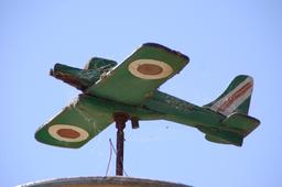 Avion-girouette. Source : http://data.abuledu.org/URI/5908f386-avion-girouette
