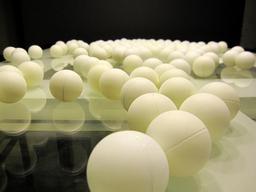 Balles de ping pong en celluloïd. Source : http://data.abuledu.org/URI/51d95bf1-balles-de-ping-pong-en-celluloid