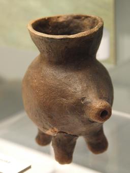 Biberon antique en céramique. Source : http://data.abuledu.org/URI/53881858-biberon-antique-en-ceramique