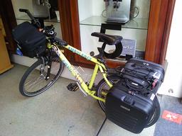 Bicyclette ambulance. Source : http://data.abuledu.org/URI/530cf04c-bicyclette-ambulance