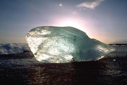 Bloc de glace. Source : http://data.abuledu.org/URI/52bf1ee7-bloc-de-glace