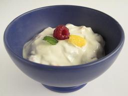 Bol de yaourt avec framboise. Source : http://data.abuledu.org/URI/53601ebc-bol-de-yaourt-avec-framboise