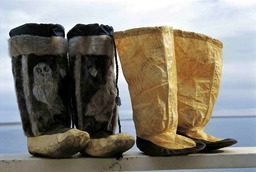 Bottes inuits. Source : http://data.abuledu.org/URI/50395ec3-bottes-inuits