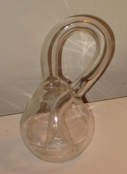 Bouteille de Klein en verre. Source : http://data.abuledu.org/URI/52f2be44-bouteille-de-klein-en-verre