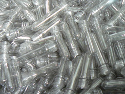 Bouteilles en plastique avant formatage. Source : http://data.abuledu.org/URI/501bb719-bouteilles-en-plastique-avant-formatage