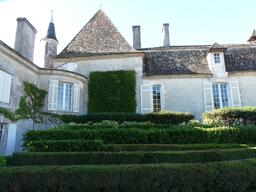 Buis dans un jardin de Dordogne. Source : http://data.abuledu.org/URI/510b16a9-buis-dans-un-jardin-de-dordogne