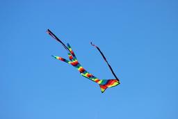 Cerf-volant multicolore. Source : http://data.abuledu.org/URI/5907997e-cerf-volant-multicolore