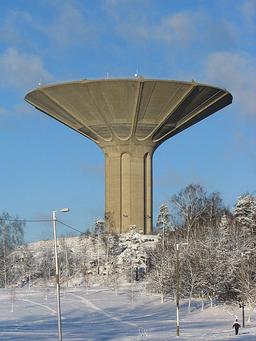 Château d'eau sous la neige à Helsinki. Source : http://data.abuledu.org/URI/53df9a42-chateau-d-eau-sous-la-neige-a-helsinki