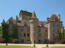 Chateau de Pesteils dans le Cantal. Source : http://data.abuledu.org/URI/5383aac1-chateau-de-pesteils-dans-le-cantal