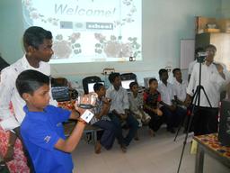 Classe de vidéo informatique en Inde. Source : http://data.abuledu.org/URI/527e83bd-classe-de-video-informatique-en-inde
