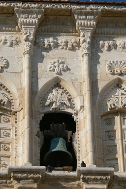 Cloche d'église. Source : http://data.abuledu.org/URI/502f9135-cloche-d-eglise