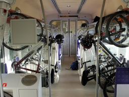 Compartiment vélo dans un train express régional. Source : http://data.abuledu.org/URI/5316dfbe-compartiment-velo-dans-un-train-express-regional