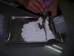 Comptage de pilules pharmaceutiques. Source : http://data.abuledu.org/URI/53382bca-comptage-de-pilules-pharmaceutiques