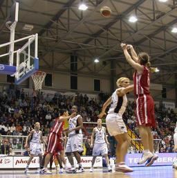 Coupe féminine de basket en 2005. Source : http://data.abuledu.org/URI/587b76d4-coupe-feminine-de-basket-en-2005