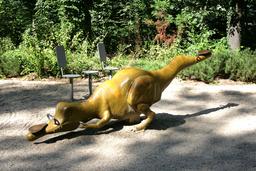 Dinosaure à bascule. Source : http://data.abuledu.org/URI/5314629f-dinosaure-a-bascule