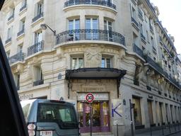 Façade de La Gerbe d'or à Paris. Source : http://data.abuledu.org/URI/581a2486-facade-de-la-gerbe-d-or-a-paris