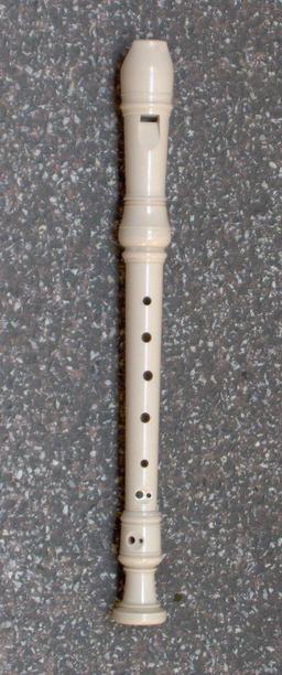 Flute à bec. Source : http://data.abuledu.org/URI/51ee9f84-flute-a-bec-