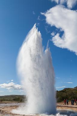 Geyser en Islande. Source : http://data.abuledu.org/URI/54cbb870-geyser-en-islande