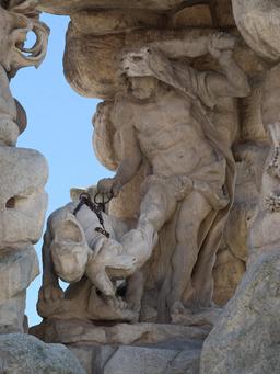 Hercule et le Cerbère. Source : http://data.abuledu.org/URI/50562f52-hercule-et-le-cerbere