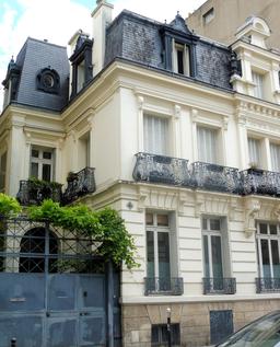 Immeuble art déco à Paris. Source : http://data.abuledu.org/URI/592f7005-immeuble-art-deco-a-paris