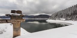 Lac en hiver en Macédoine. Source : http://data.abuledu.org/URI/5461ecdf-lac-en-hiver-en-macedoine