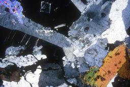 Lame mince de granite. Source : http://data.abuledu.org/URI/50954ab0-lame-mince-de-granite