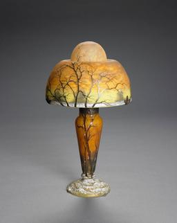 Lampe Daum de style Art Nouveau. Source : http://data.abuledu.org/URI/535962ae-lampe-daum-de-style-art-nouveau