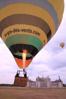 Lancement de montgolfière à Chambord. Source : http://data.abuledu.org/URI/55e46864-lancement-de-montgolfiere-a-chambord