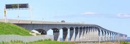 Le Pont de la Confédération au Canada. Source : http://data.abuledu.org/URI/58dd790d-le-pont-de-la-confederation-au-canada