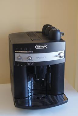 Machine à café. Source : http://data.abuledu.org/URI/5040f299-machine-a-cafe