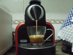 Machine à café. Source : http://data.abuledu.org/URI/54b6f010-machine-a-cafe