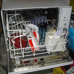 Machine à laver la vaisselle. Source : http://data.abuledu.org/URI/5101b2eb-machine-a-laver-la-vaisselle