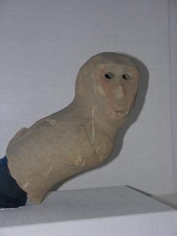 Marionnette préhistorique en terre cuite. Source : http://data.abuledu.org/URI/52e2f5d5-marionnette-prehistorique-en-terre-cuite