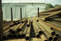 Metal tubes stored in a yard.jpg. Source : http://data.abuledu.org/URI/501ff2ea-metal-tubes-stored-in-a-yard-jpg