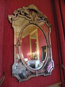 Miroir du salon napoleon III. Source : http://data.abuledu.org/URI/5023f126-miroir-du-salon-napoleon-iii