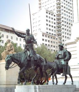 Monument à Cervantes à Madrid. Source : http://data.abuledu.org/URI/52bf4653-monument-a-cervantes-a-madrid