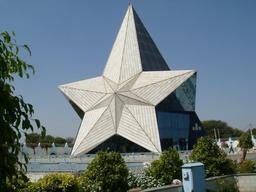 Monument des étoiles. Source : http://data.abuledu.org/URI/517fe43e-monument-des-etoiles