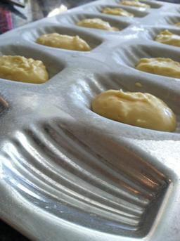 Moules à madeleines avant cuisson. Source : http://data.abuledu.org/URI/5443a256-moules-a-madeleines-avant-cuisson