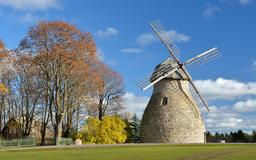 Moulin à vent restauré en Estonie. Source : http://data.abuledu.org/URI/57015341-moulin-a-vent-restaure-en-estonie