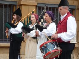 Musiciens traditionnels à Oviedo. Source : http://data.abuledu.org/URI/55ddfdb0-musiciens-traditionnels-a-oviedo