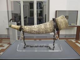 Olifant byzantin en ivoire. Source : http://data.abuledu.org/URI/52ee95da-olifant-byzantin-en-ivoire