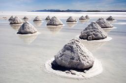 Piles de sel en Bolivie. Source : http://data.abuledu.org/URI/52bf2f87-piles-de-sel-en-bolivie