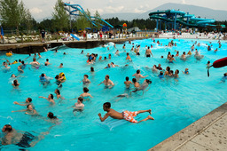 piscine à vagues. Source : http://data.abuledu.org/URI/501efba9-piscine-a-vagues